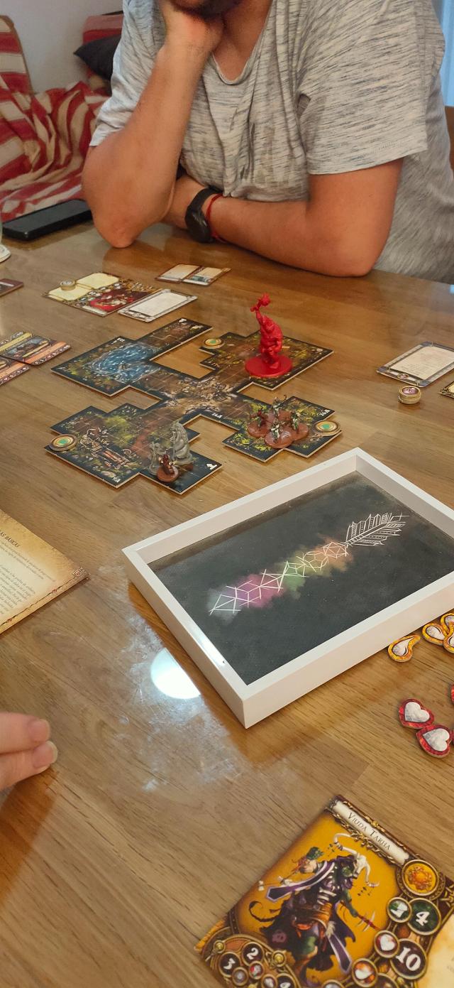Descent: Die Reise ins Dunkel (Zweite Edition) auf dem Tisch, Foto von Alfredo Nadal