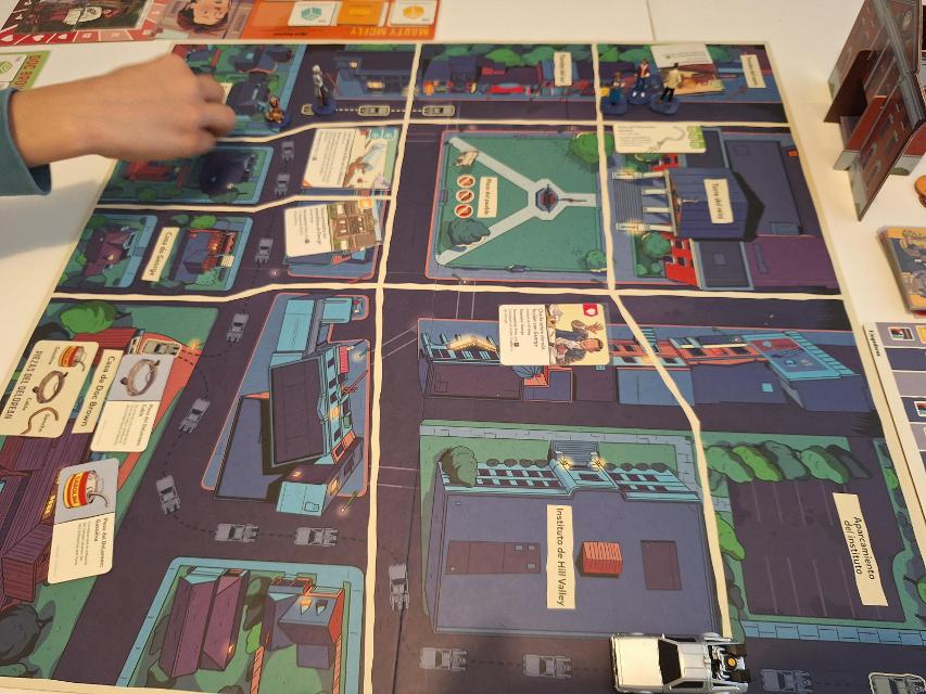 Back to the Future: Back in Time on the table, photo by Artur Rodríguez Coma