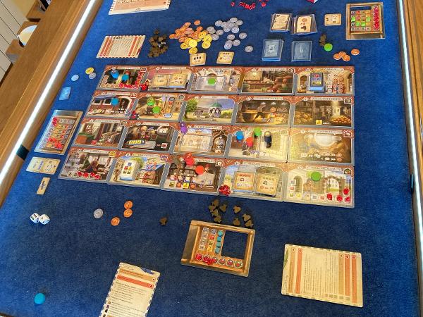 Istanbul: Big Box on the table, photo by David