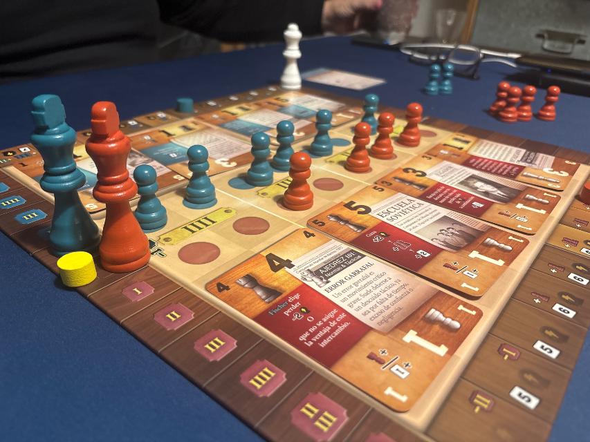 テーブル上のMatch of the Century(写真:Alba Lo)