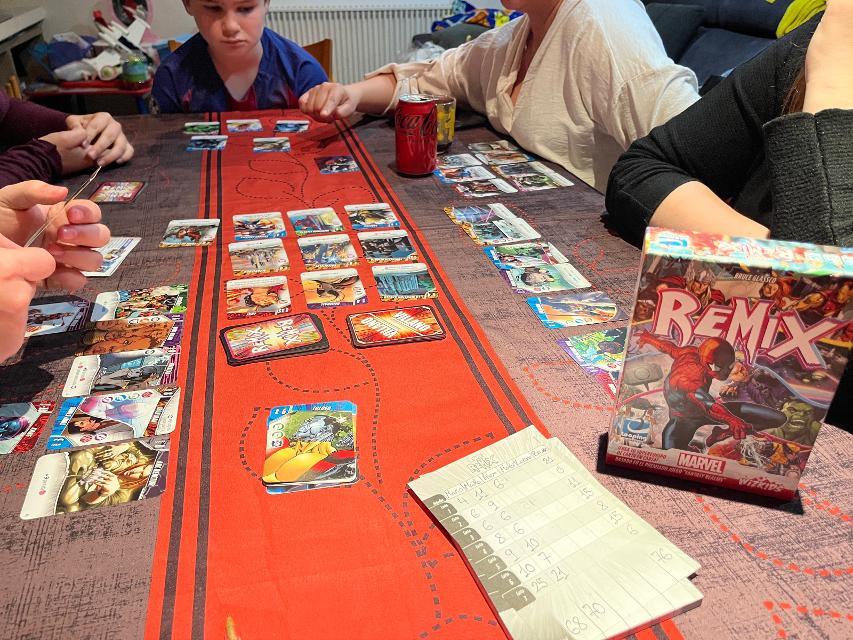 Marvel: Remix sobre la taula, foto de Bruno Circulo Friki