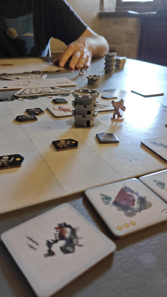 Bad Bones on the table, photo by Julio CC