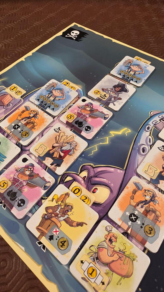 テーブル上のキャプテン・フリップ(写真:Jugar y Leer)