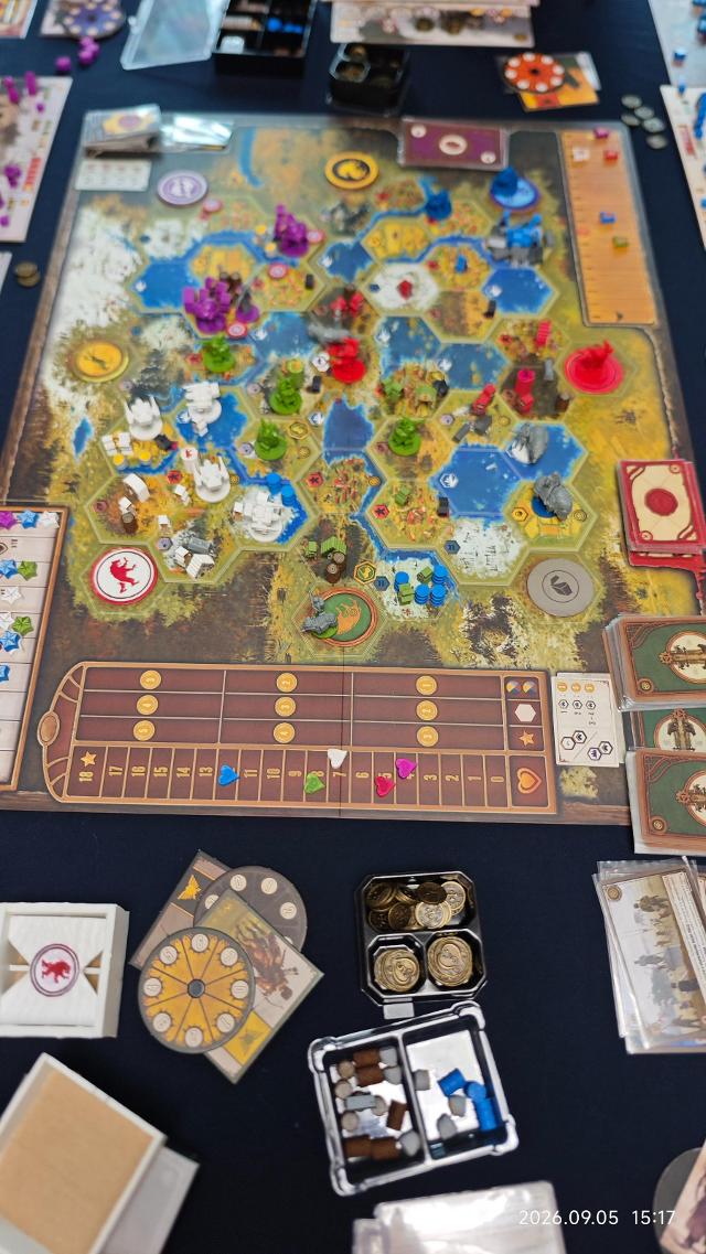 Scythe sul tavolo, foto di FazerGD