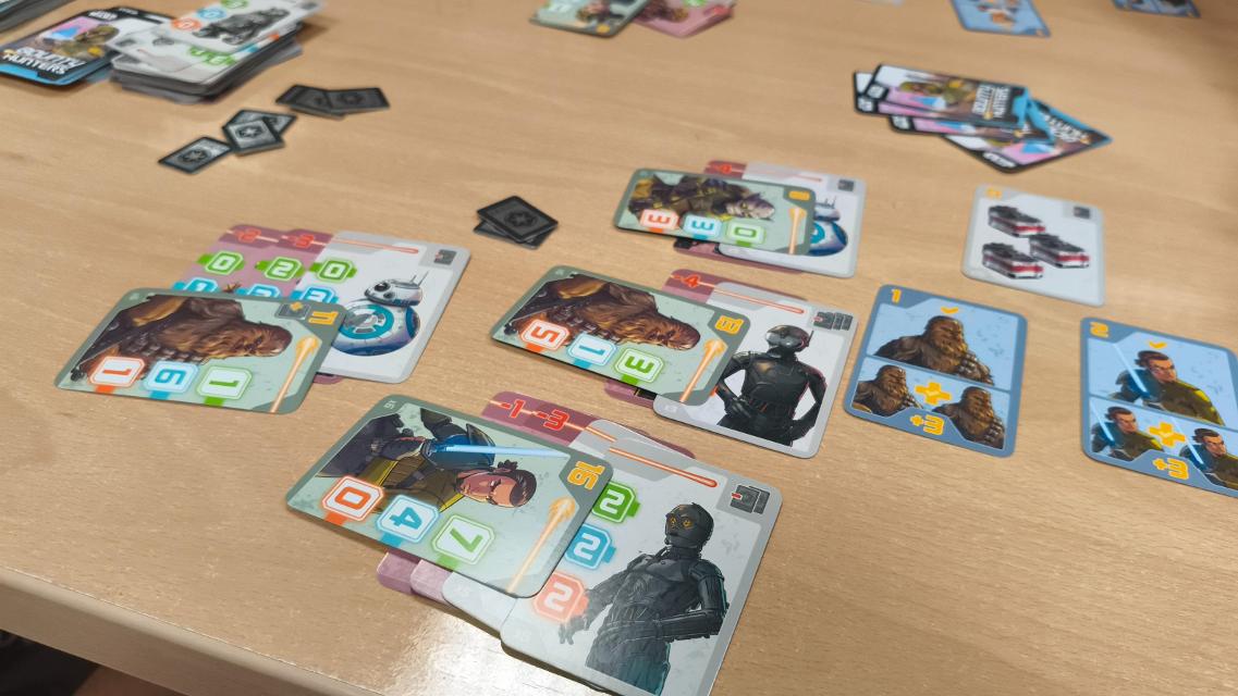 Star Wars: Bounty Hunters on the table, photo by Mochilo