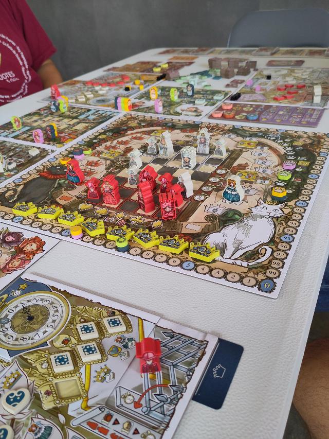 Queen Alice på bordet, bilde av Jaime Mayol