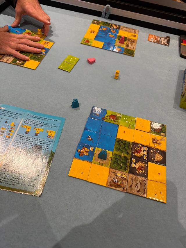 Kingdomino on the table, photo by neogeneration
