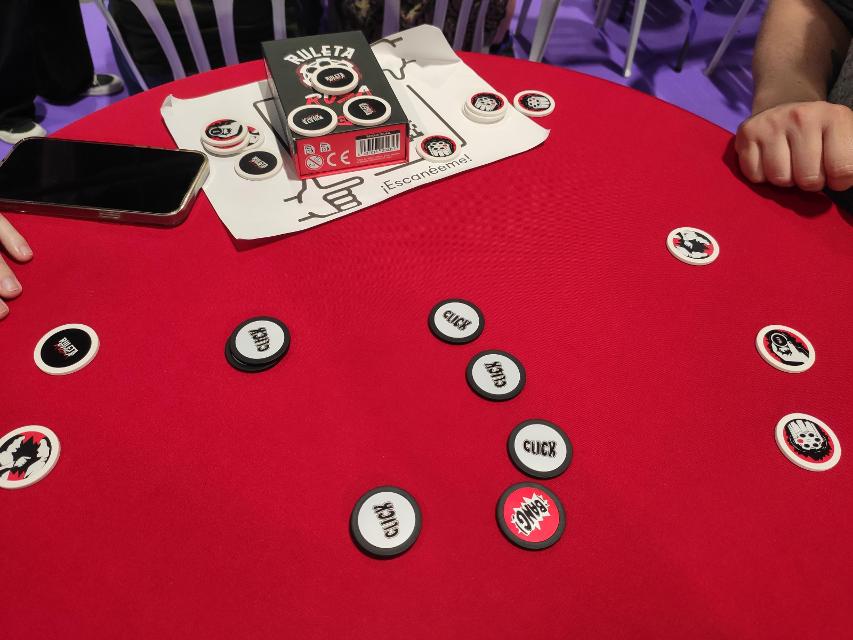 Ruleta Rusa på bordet, foto av Mario Estruch