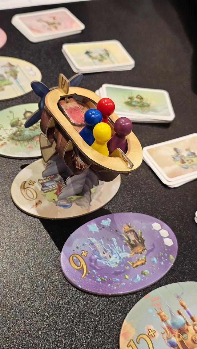 Celestia sul tavolo, foto di Jugar y Leer