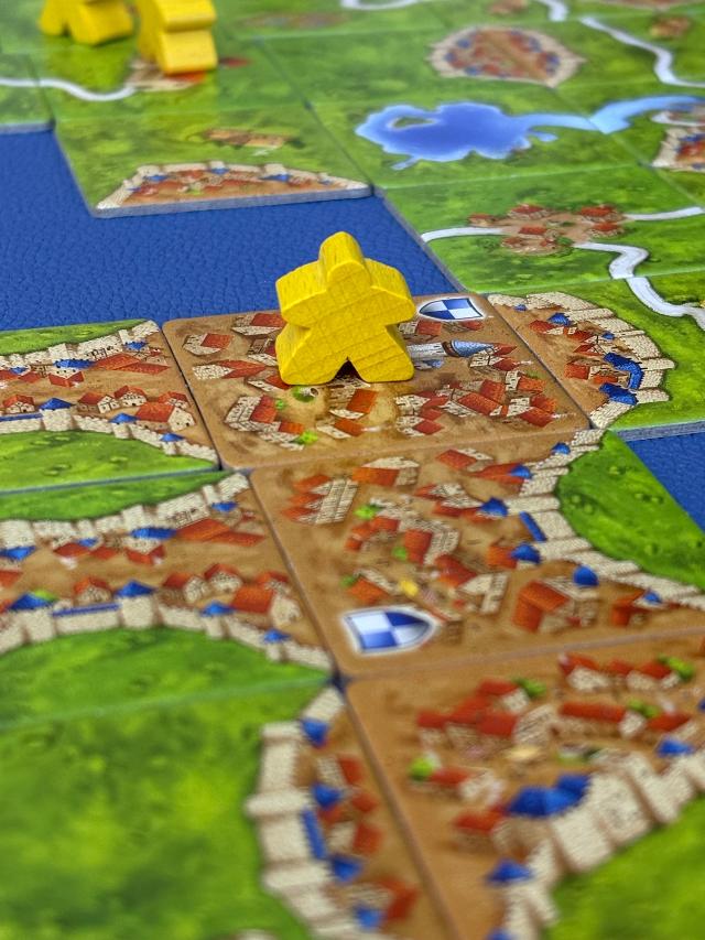 Carcassonne: Demo-Spiel az asztalon, fotó: Grouchina
