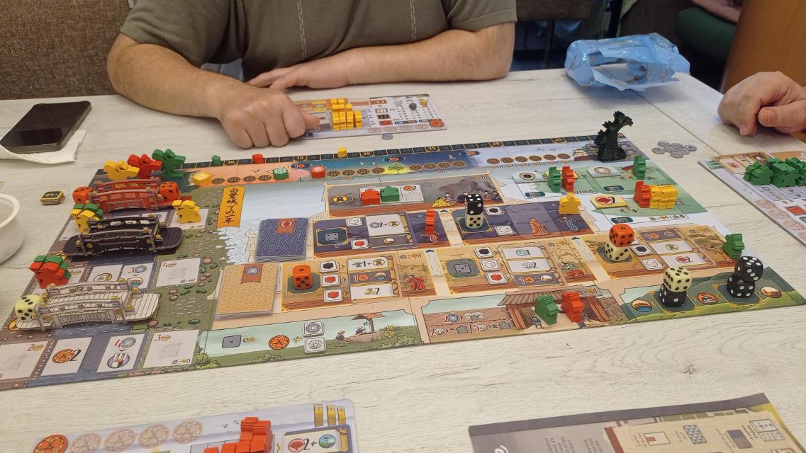 The White Castle on the table, photo by Carcolo