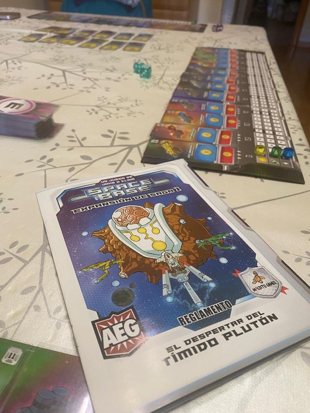 Space Base auf dem Tisch, Foto von Juanlu