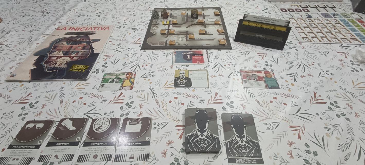 The Initiative on the table, photo by Viafora - Francesc