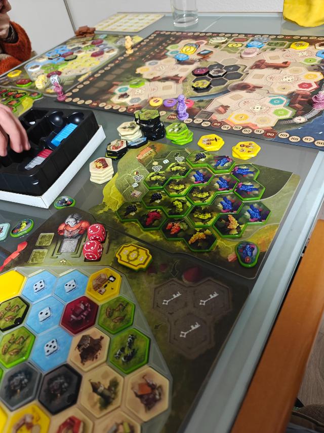 The Castles of Burgundy: Special Edition на масата, снимка: Roger