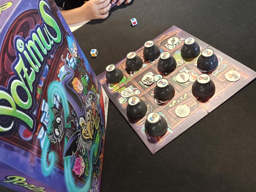 Pozimus on the table, photo by Morriondo