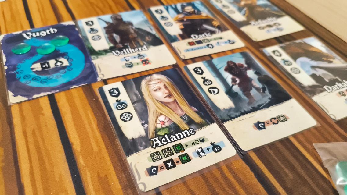 Rising for the Throne on the table, photo by Mochilo
