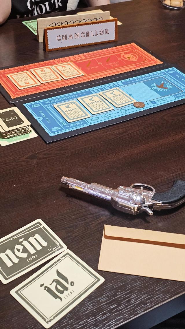 Secret Hitler auf dem Tisch, Foto von Gent Canaj