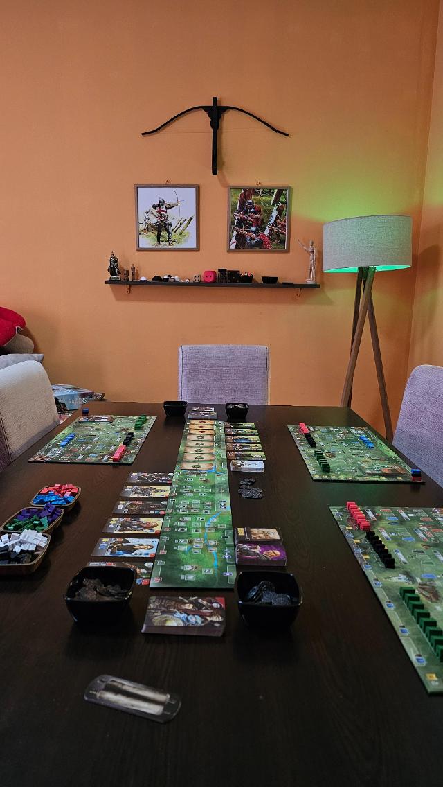 Paladins of the West Kingdom pöydällä, kuva: Gent Canaj