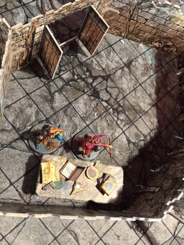 Maladum: Dungeons of Enveron na stole, zdjęcie: Morriondo