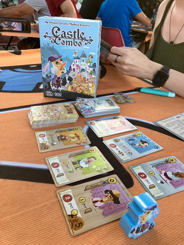 Castle Combo sobre la taula, foto de Malaka13