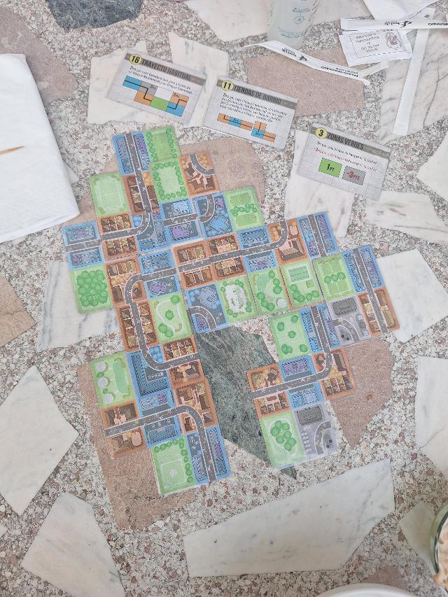 Sprawlopolis on the table, photo by Artur Rodríguez Coma