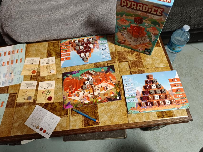 Pyradice on the table, photo by Jamape