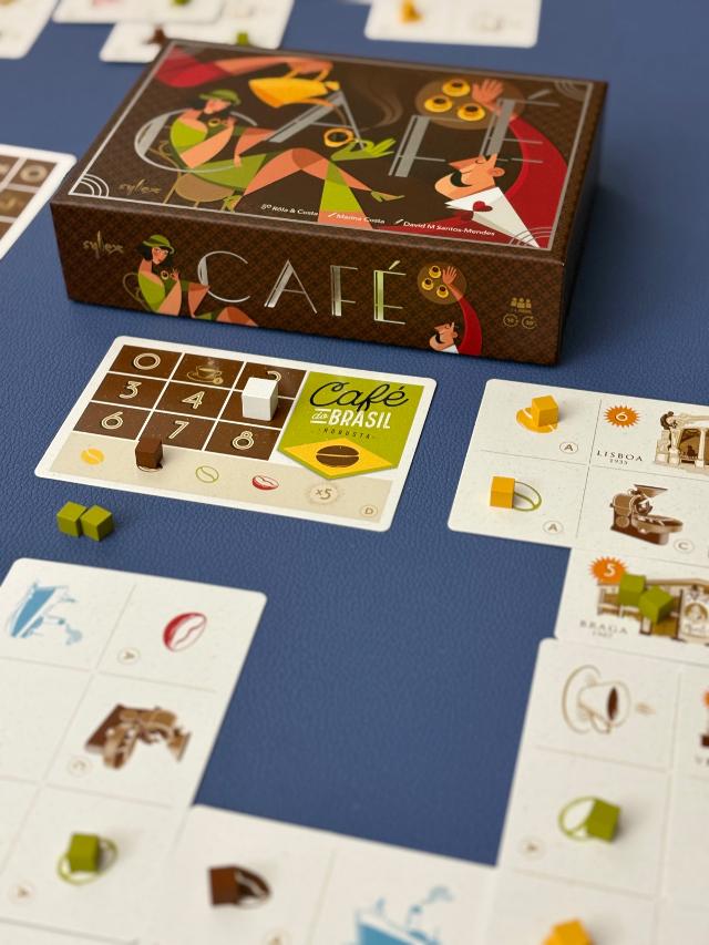 Café na stole, zdjęcie: Grouchina