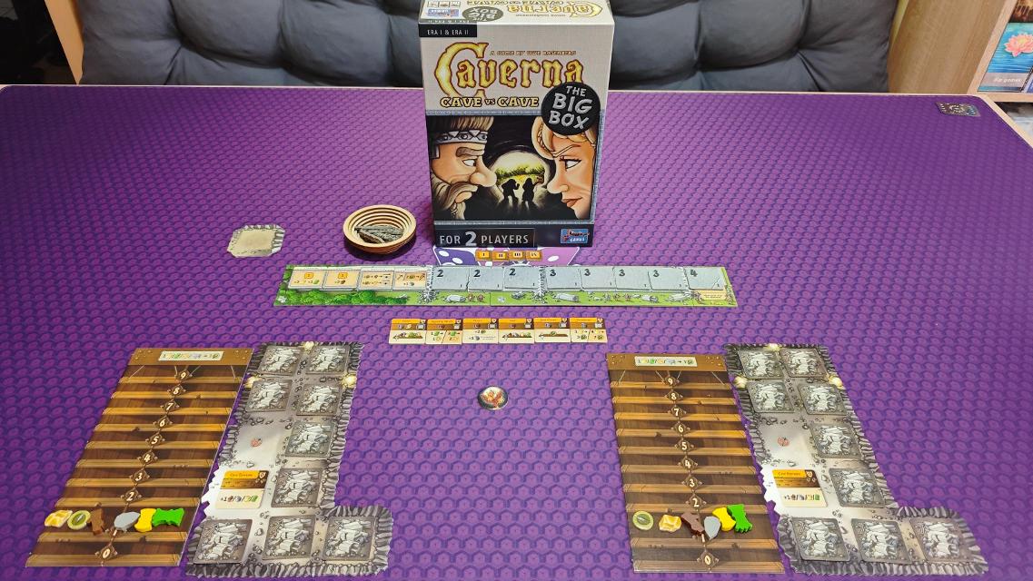 Caverna: Cave vs Cave on the table, photo by onyxo