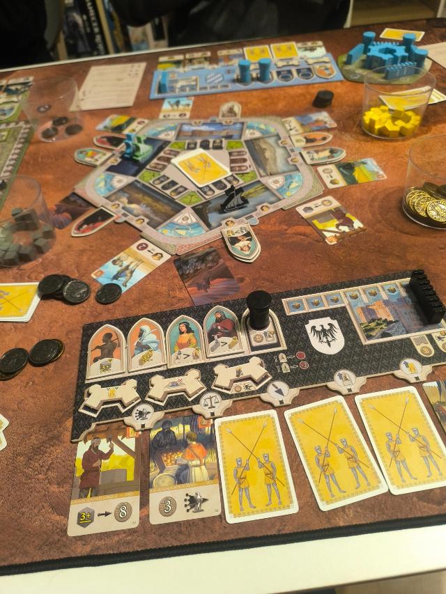 Stupor Mundi on the table, photo by Sapinto