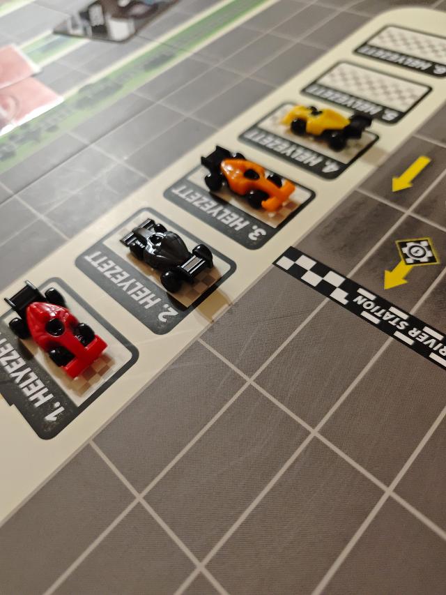 Downforce on the table, photo by tienlevy