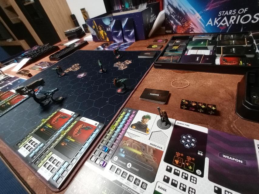 Stars of Akarios auf dem Tisch, Foto von carlos11tgn