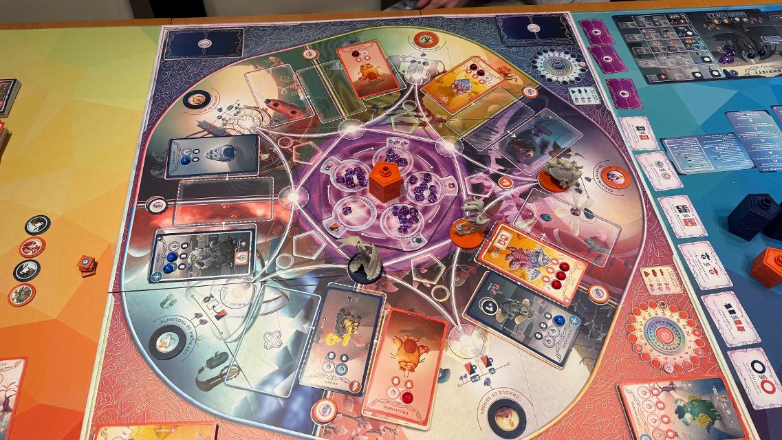 Cerebria: The Inside World – Origin Box sul tavolo, foto di motkany91