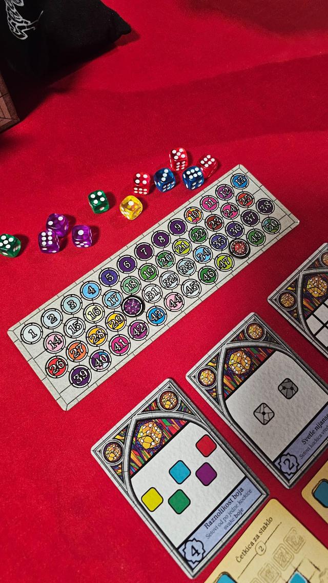 Sagrada auf dem Tisch, Foto von Gent Canaj