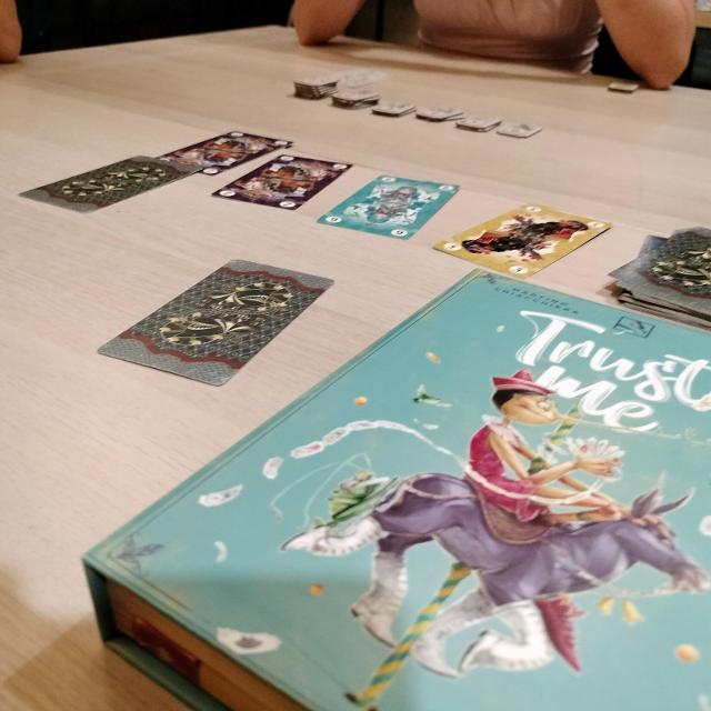 Trust Me on the table, photo by Dani Gómez