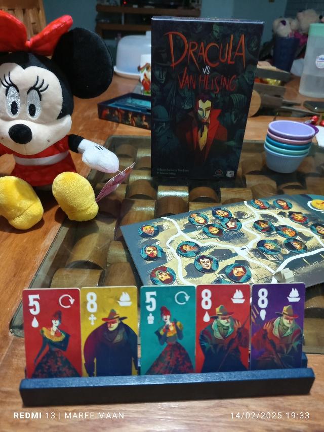 Dracula vs Van Helsing on the table, photo by MarFe MaAn