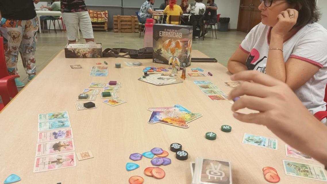 The Vale of Eternity on the table, photo by Estepo Estepoes