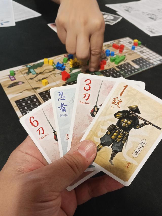 Joraku on the table, photo by Morriondo
