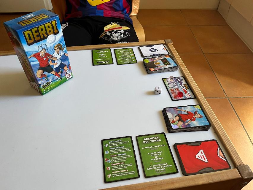 DERBI pe masă, fotografie de Bruno Circulo Friki