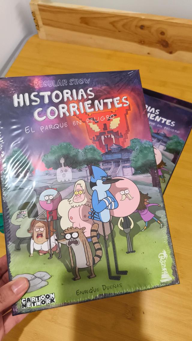 桌上的Historias Corrientes: ¡El parque en peligro!,照片来自 Mochilo