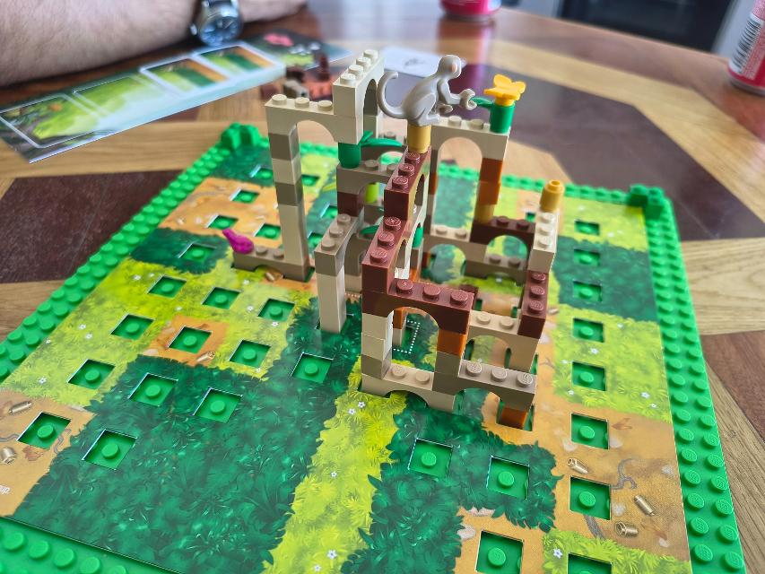 Monkey Palace på bordet, foto av Brutal
