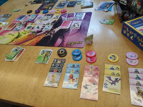 스플렌더: Pokémon (Splendor: Pokémon) på bordet, bilde av tienlevy