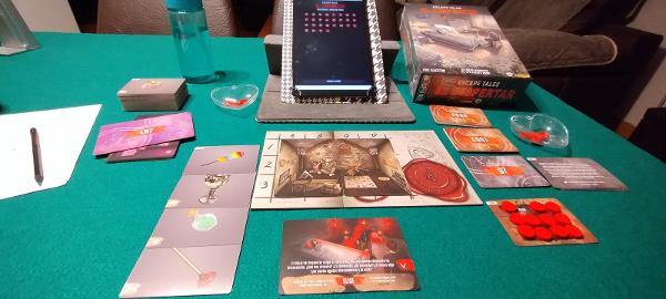 Escape Tales: El Despertar sobre la taula, foto de Merche