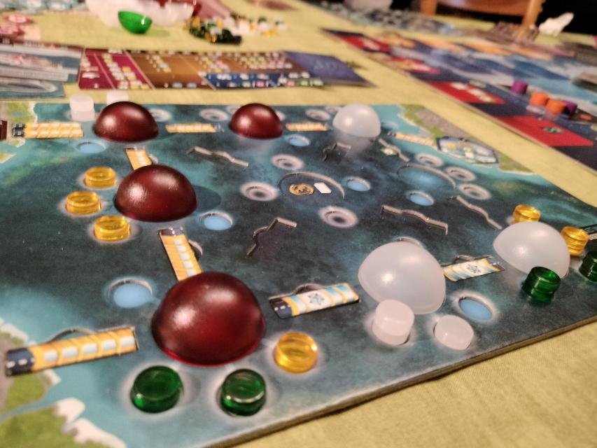 Underwater Cities on the table, photo by Dani Gómez