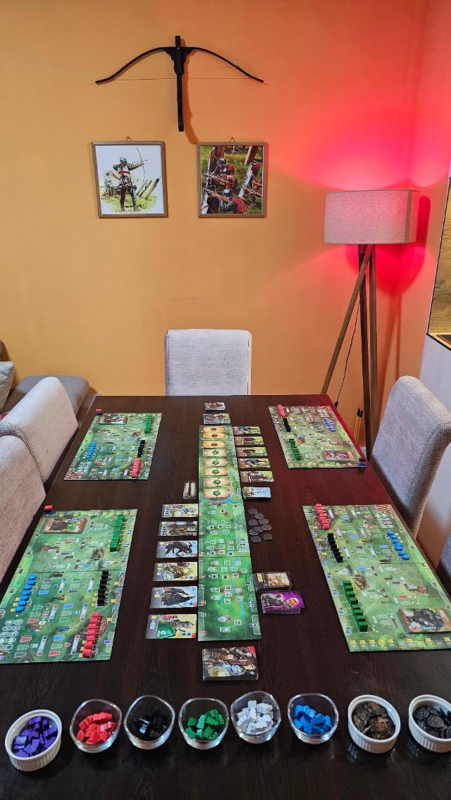 Paladins of the West Kingdom pöydällä, kuva: Gent Canaj