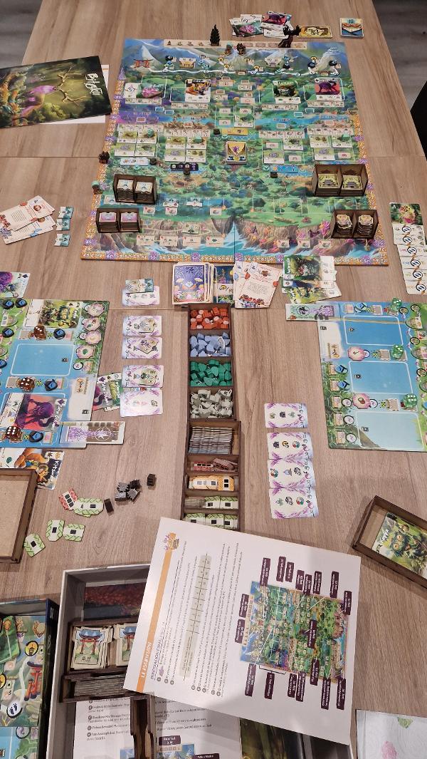 Bitoku sur la table, photo de Pere