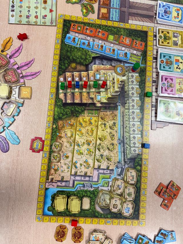 Cuzco on the table, photo by JOHNNY
