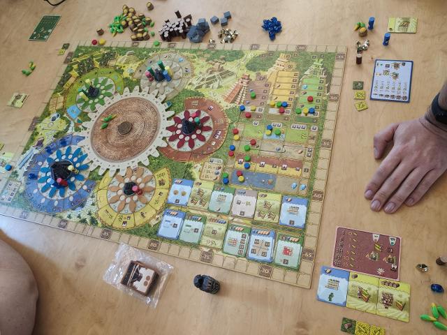 Tzolk'in: Mayský kalendář na stole, foto: tienlevy