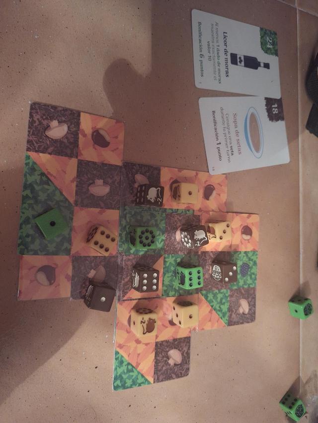Forage: A 9 card solitaire game on the table, photo by Artur Rodríguez Coma