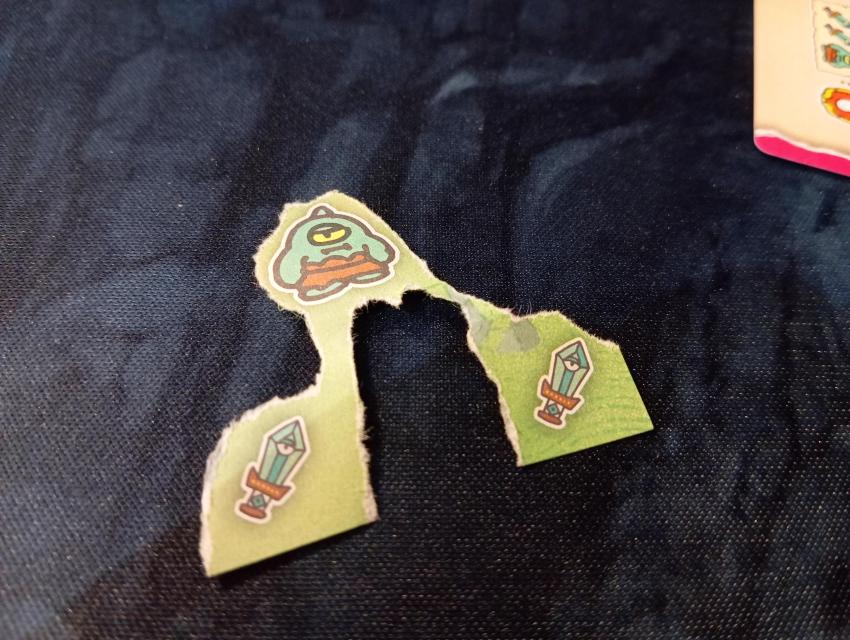 Tearable Quest on the table, photo by Estepo Estepoes
