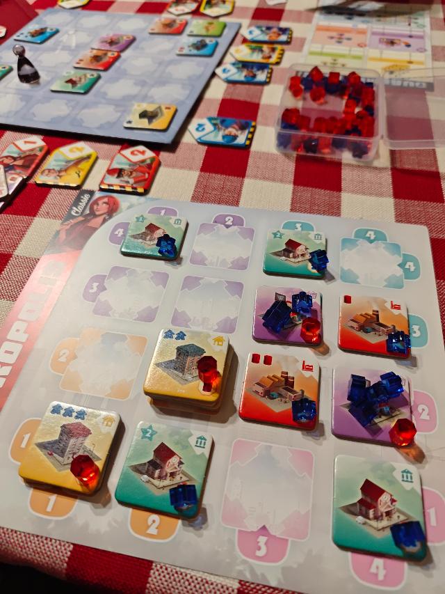 Quadropolis på bordet, bilde av tienlevy